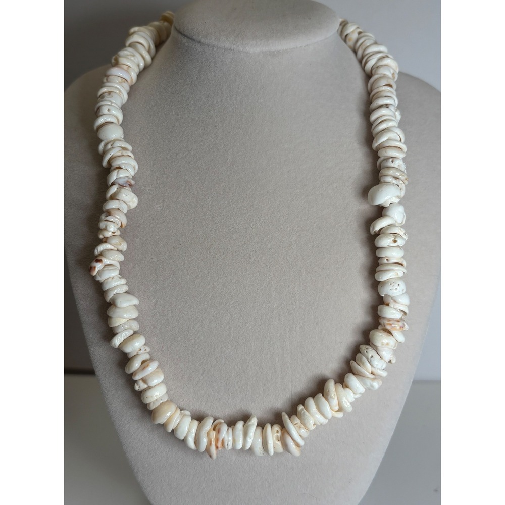 Authentic 1970s Natural Puka Shell Beach Boho Necklace Graduated Beads 17"